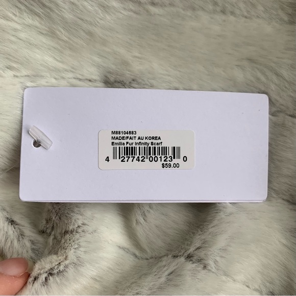 NWT GUESS Emilia Fur Infinity Scarf - Picture 3 of 7